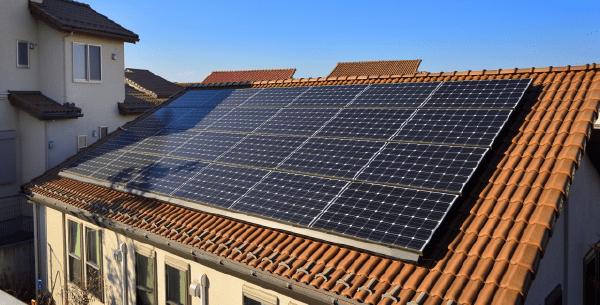 太陽光発電が設置されている南欧風住宅
