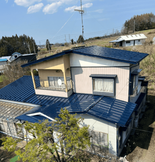 屋根塗装（ブルー）施工例